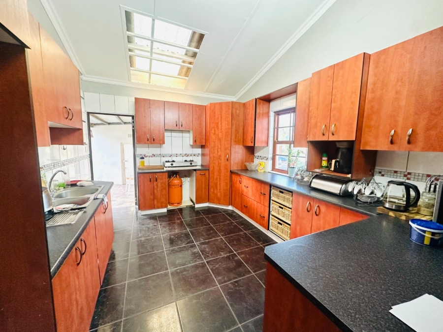 To Let 3 Bedroom Property for Rent in Loerie Park Western Cape